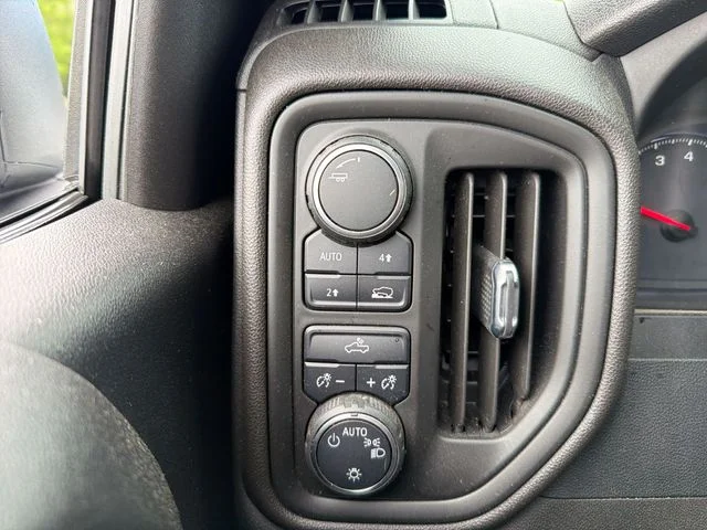 Used 2022 Silver Chevrolet Custom image 21