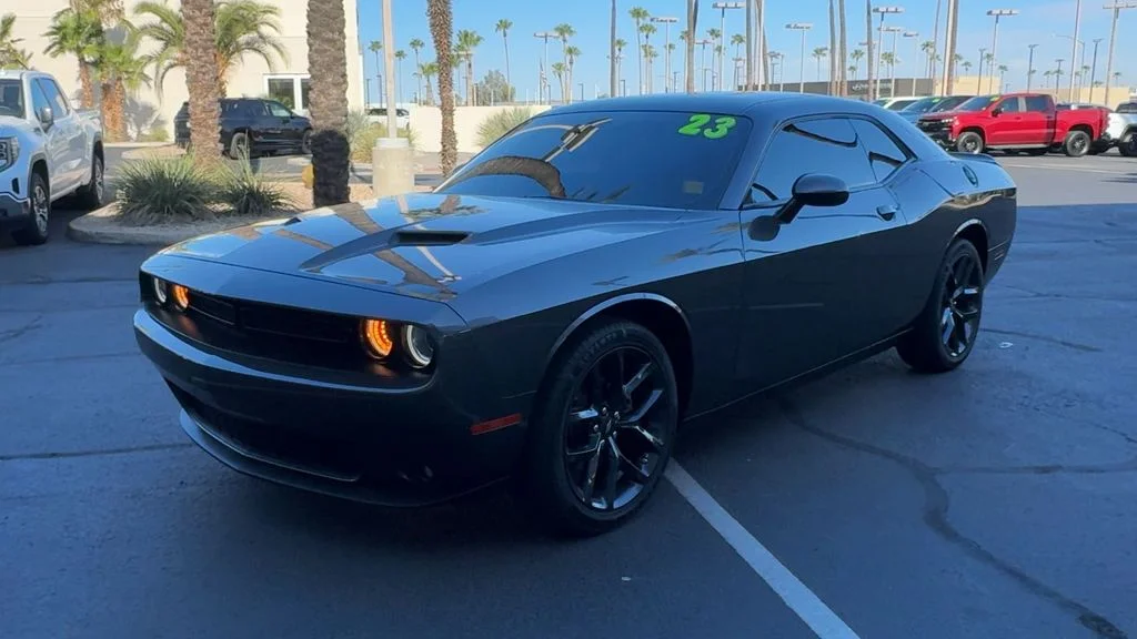 Used 2023 Gray Dodge SXT image 5