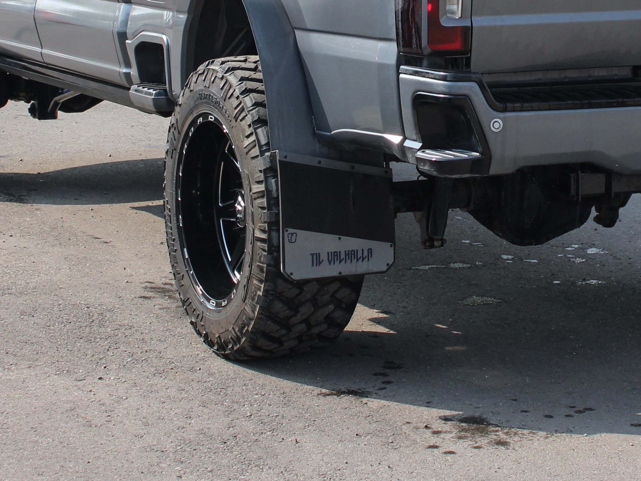 Used 2023 Grey Ford LARIAT image 14