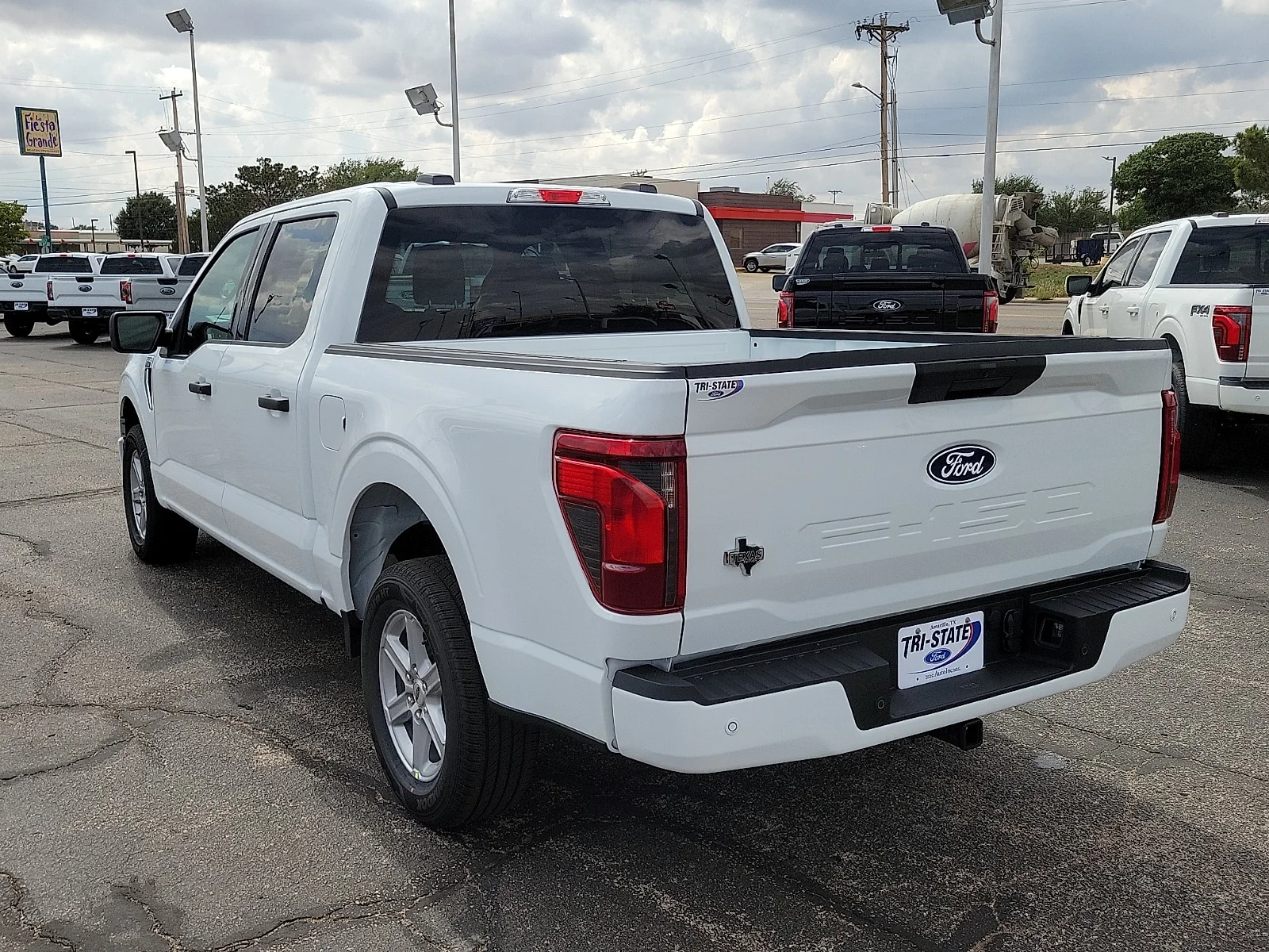 New 2026 Oxford White Ford XLT image 3
