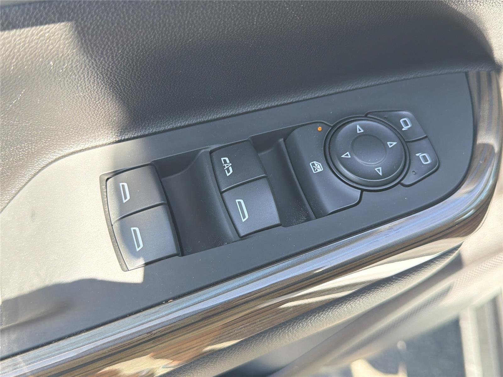 Used 2023 Summit White GMC SLE image 25