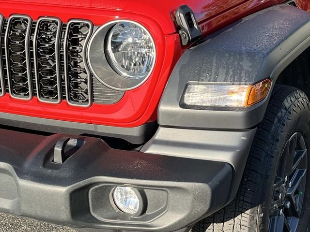 Used 2025 Red Jeep Sport S image 10