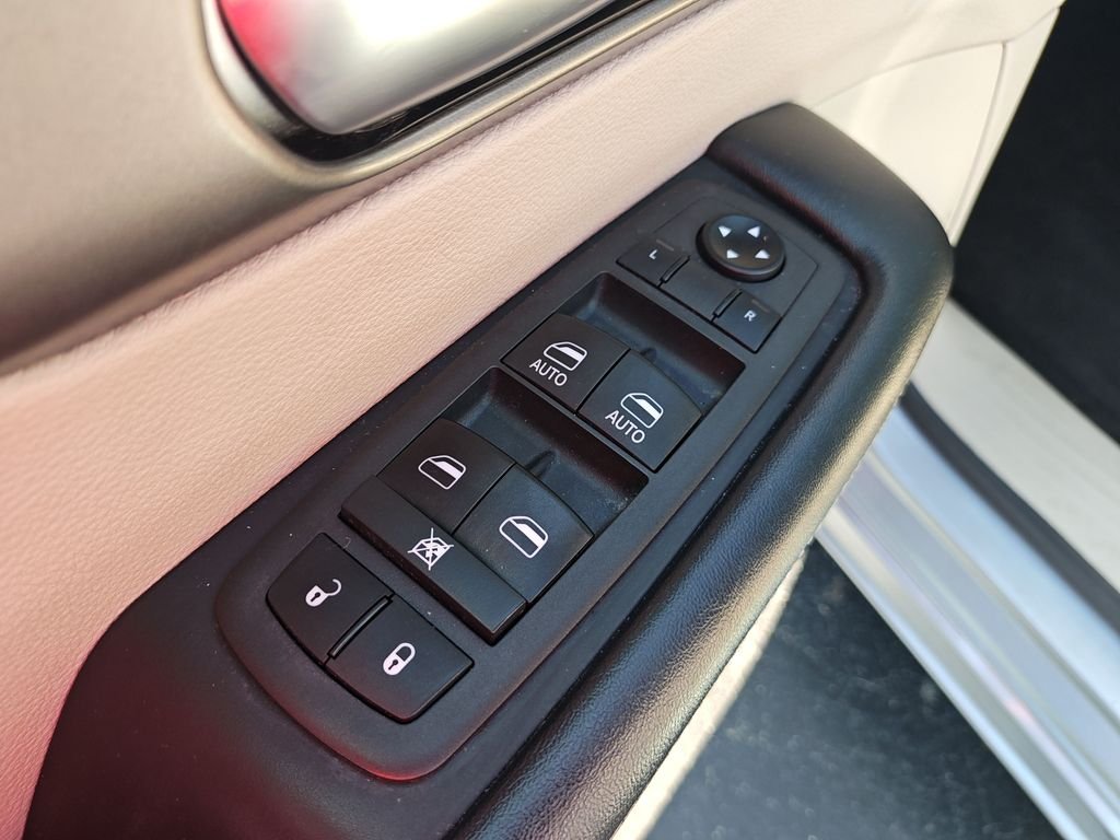 2021 Chrysler Pacifica Touring L - Photo 11
