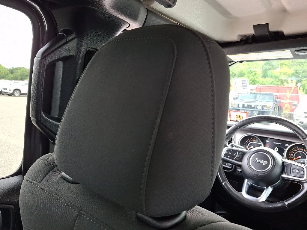 Used 2020 Granite Crystal Metallic Clearcoat Jeep Sport S image 14