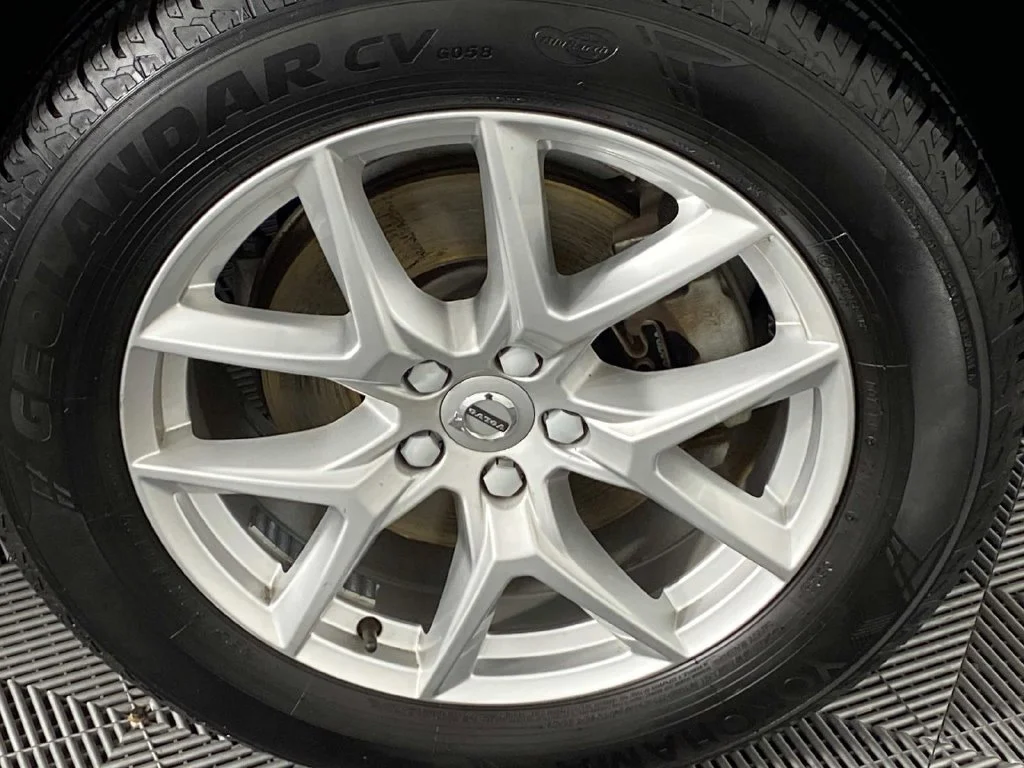 Used 2019 Bright Silver Metallic Volvo T5 Momentum image 26