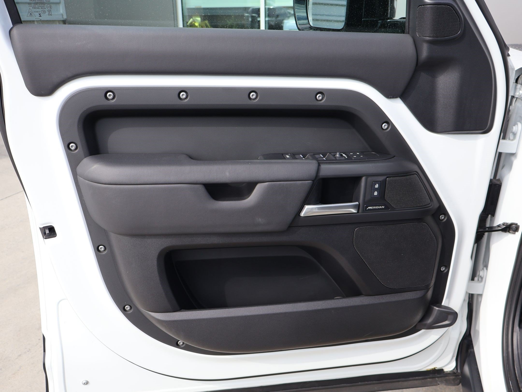 Used 2025 Fuji White Land Rover 110 P300 S image 12