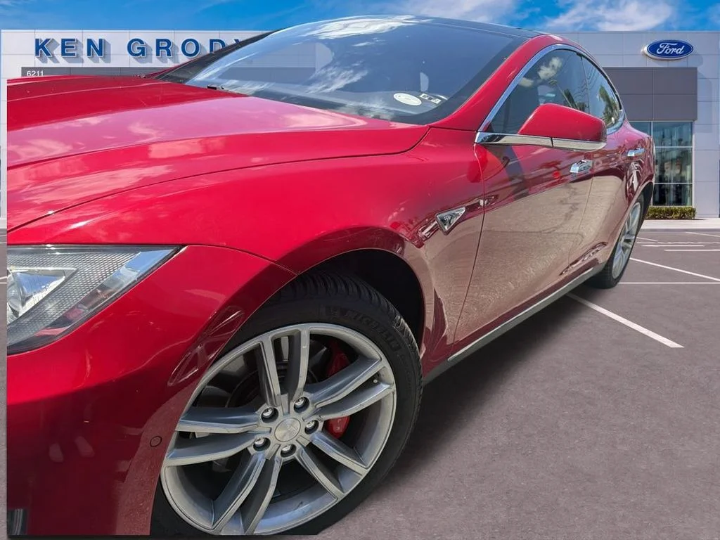 Used 2014 Red Tesla Base image 2