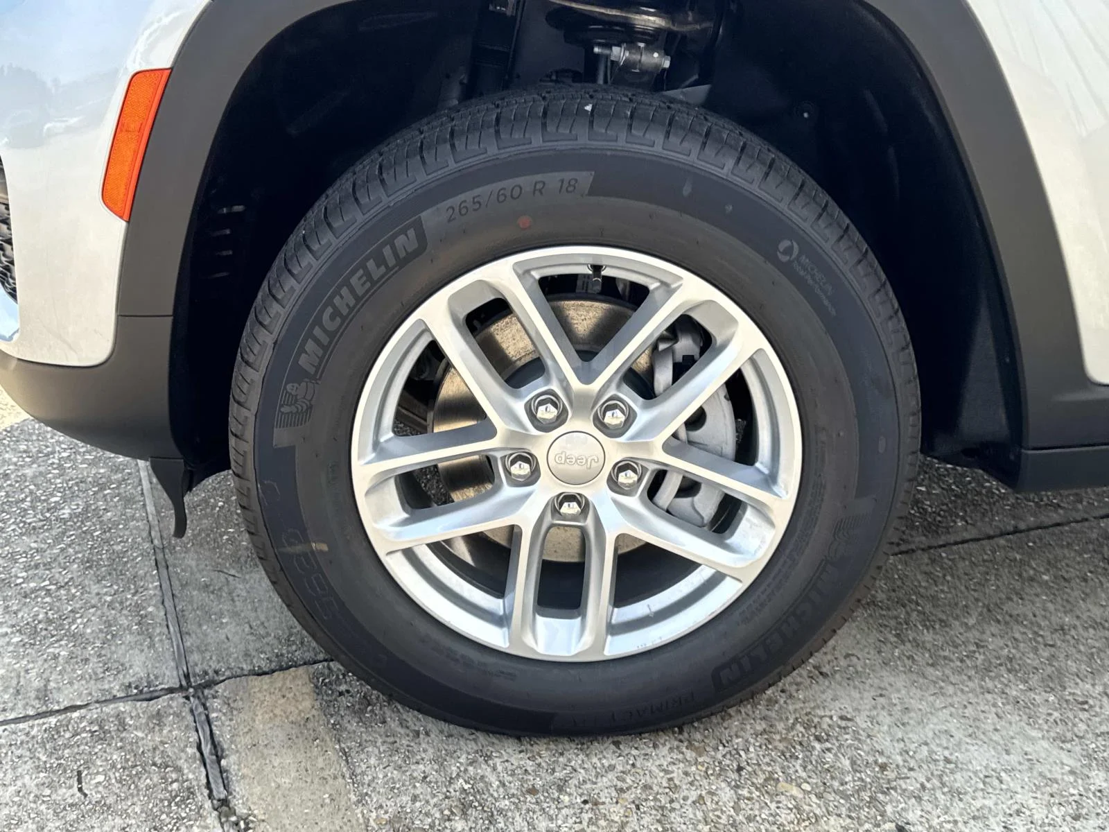 New 2026 Silver Zynith Exterior Paint Jeep Laredo image 3