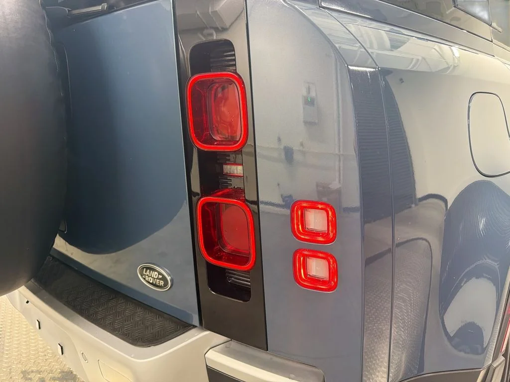 Used 2020 Tasman Blue Metallic Land Rover S image 31