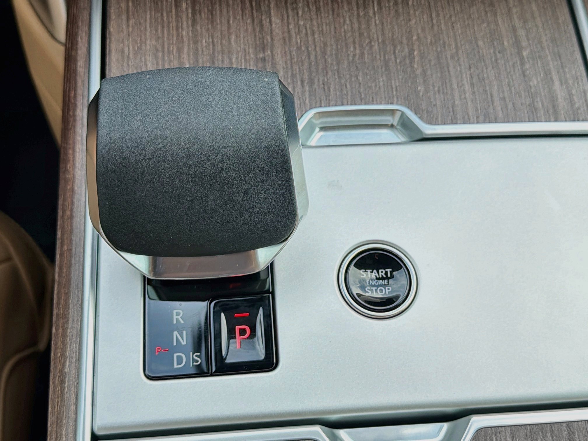 New 2026 Fuji White Land Rover SE image 30