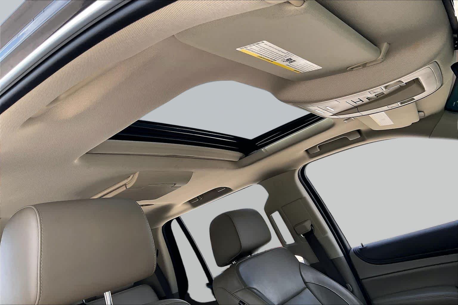 Used 2018 Iridium Metallic GMC SLT image 14