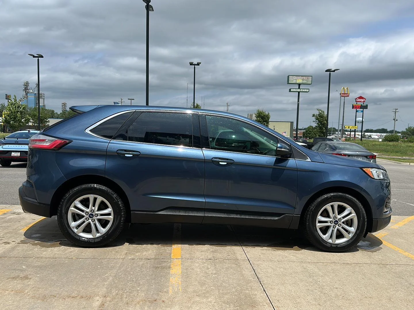 Used 2019 Blue Metallic Ford SEL image 5