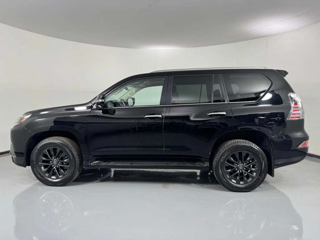 Used 2023 Onyx Black Lexus 460 image 9