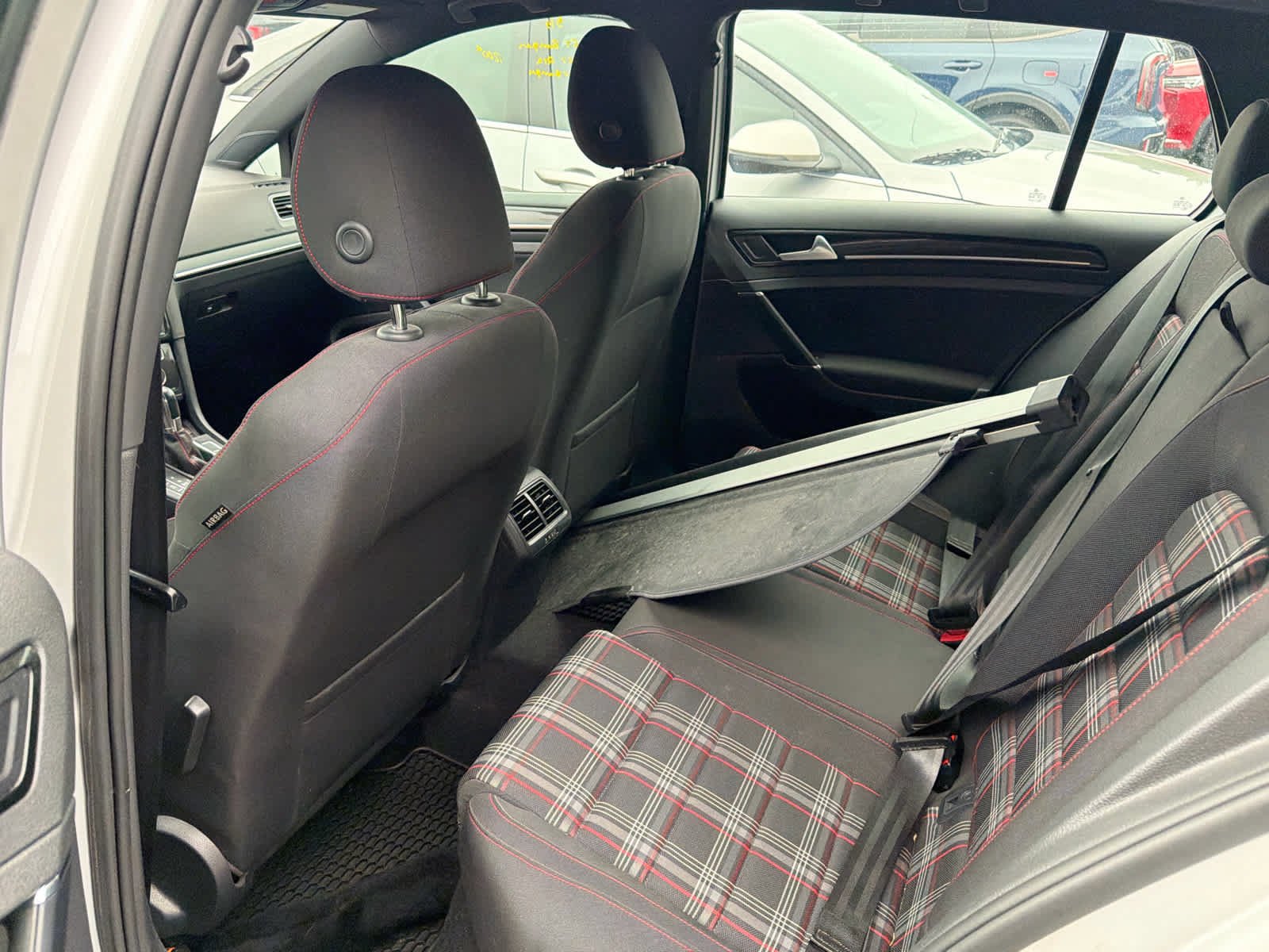 Used 2015  Volkswagen Autobahn image 10
