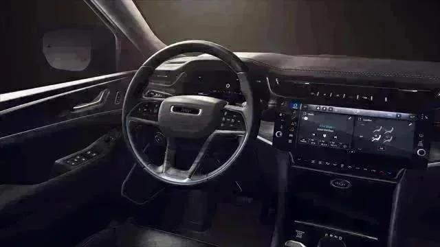 New 2026 Silver Zynith Exterior Paint Jeep Limited image 9