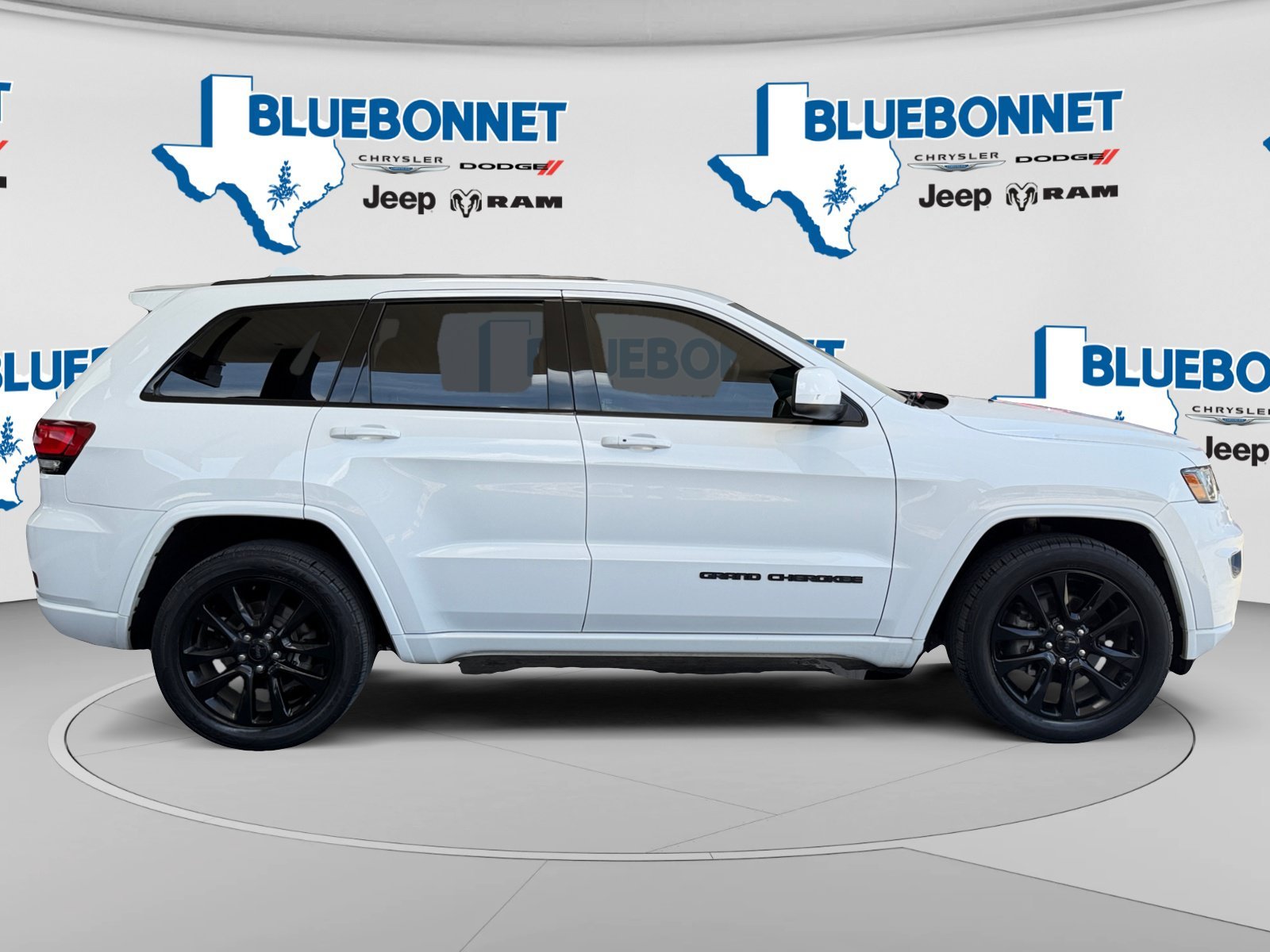 Certified Used 2017 Bright White Clearcoat Jeep Altitude image 4