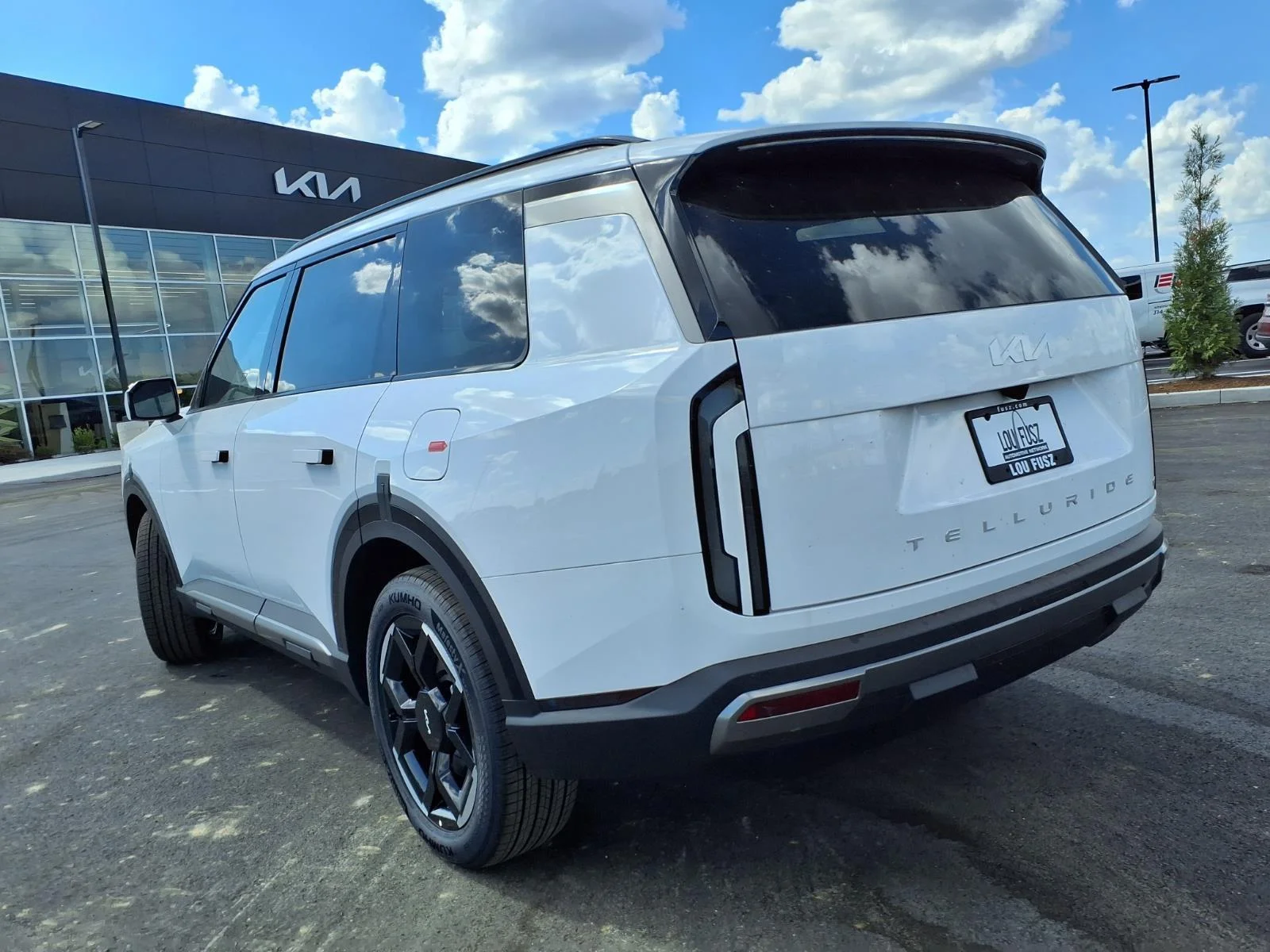 New 2027 Glacial White Pearl Kia EX image 19