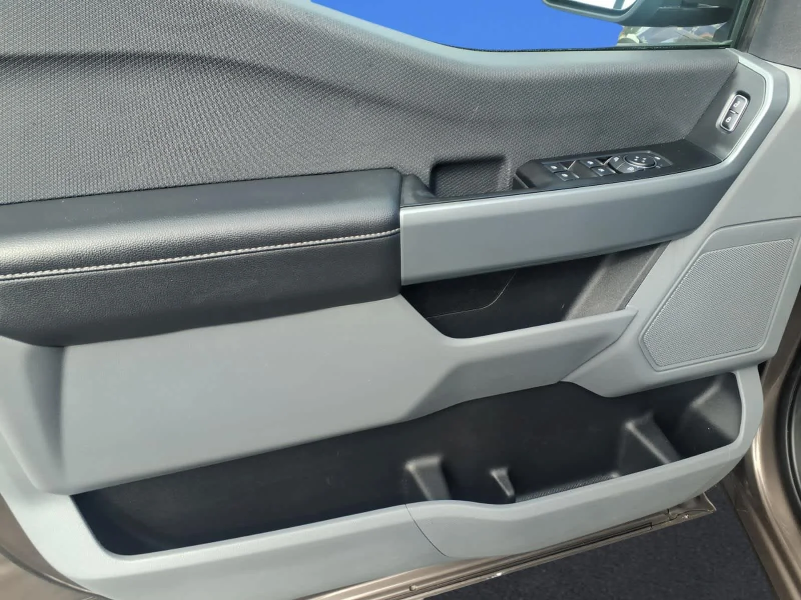 Used 2023 Stone Gray Metallic Ford XLT image 15