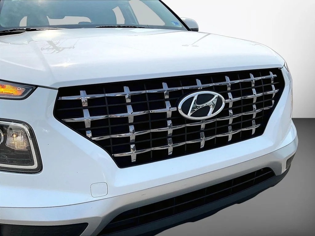 Used 2023 White Hyundai SEL image 29