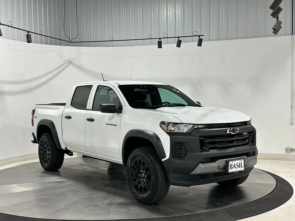 Used 2024 Summit White Chevrolet Trail Boss image 38