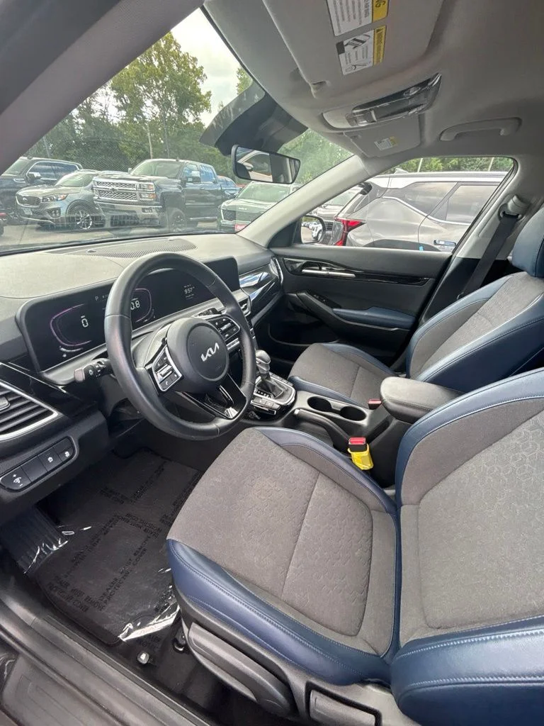 Used 2025 Black Kia S image 12