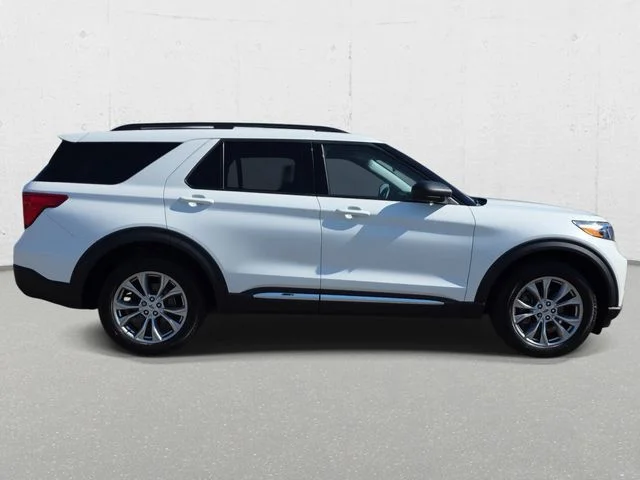 Used 2024 White Metallic Ford XLT image 4