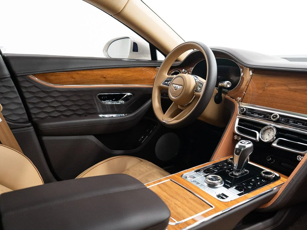 Used 2025 White Sand - by Mulliner Bentley Mulliner image 29