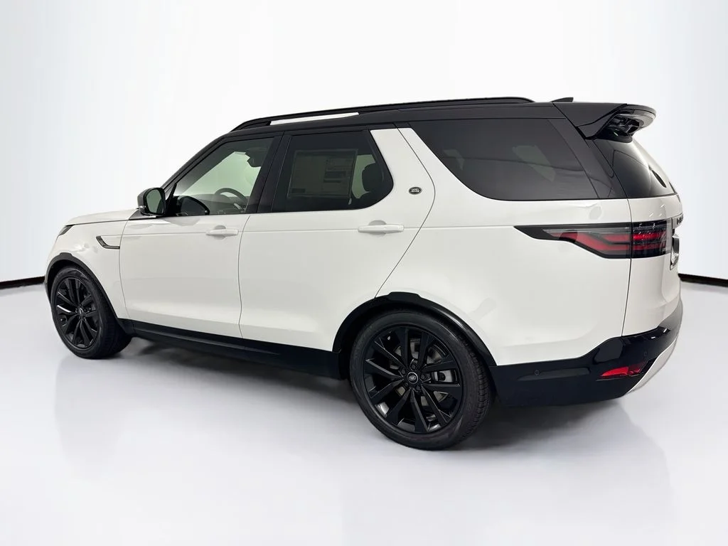 New 2026 White Land Rover Dynamic SE image 7