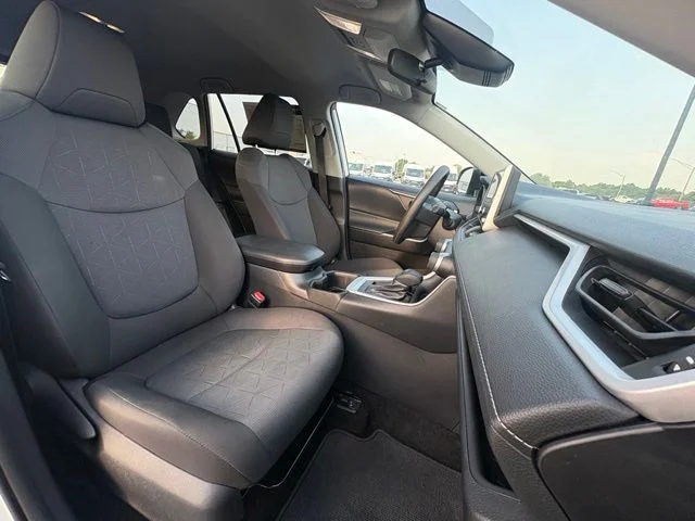 Used 2025 White Toyota XLE image 30