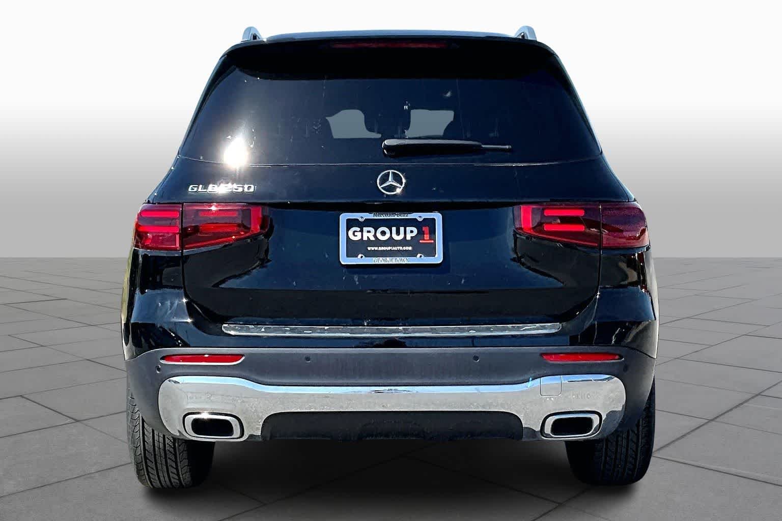 New 2026 Night Black Mercedes-Benz GLB 250 image 5