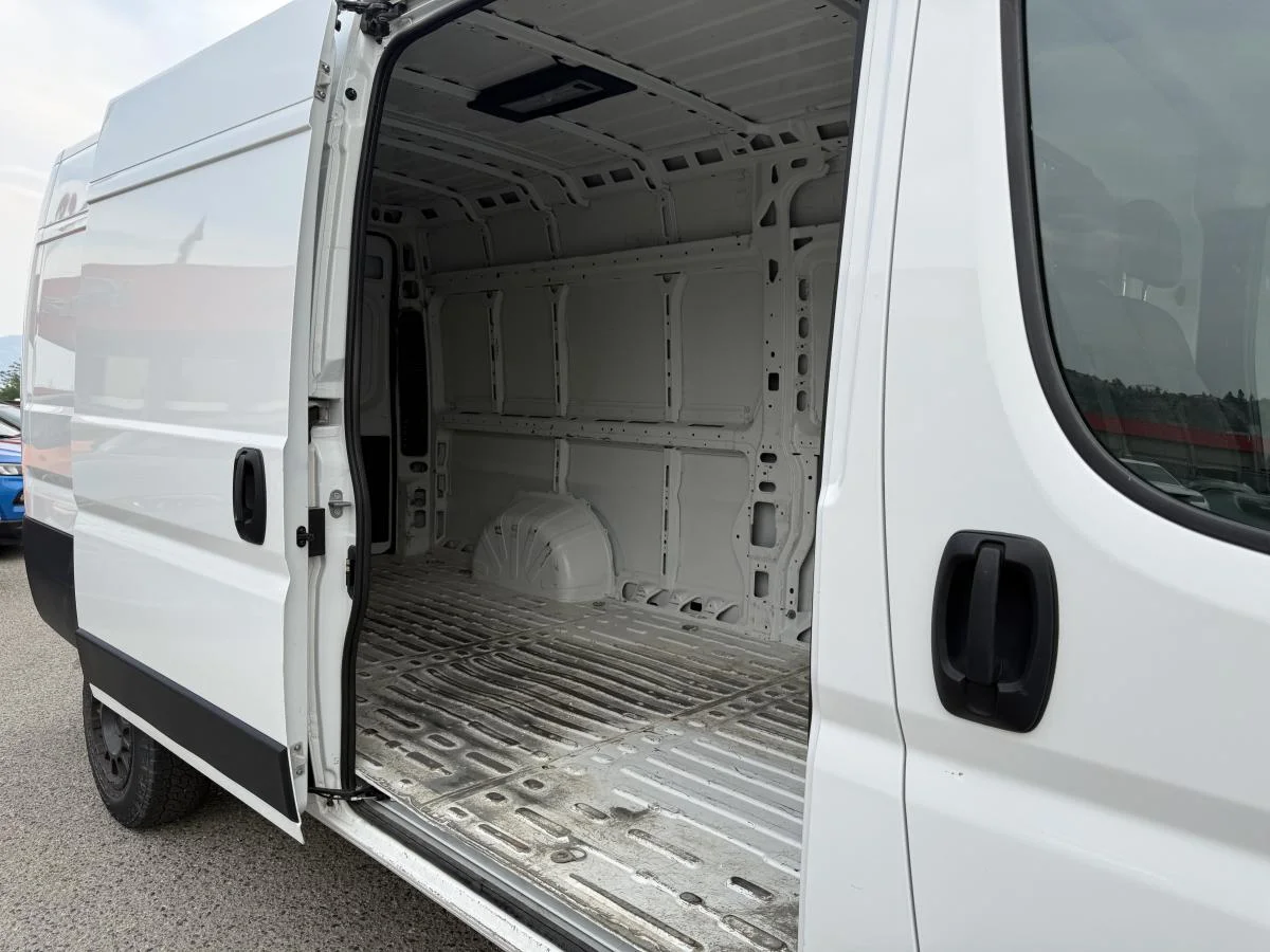 Used 2024 White RAM Tradesman image 12