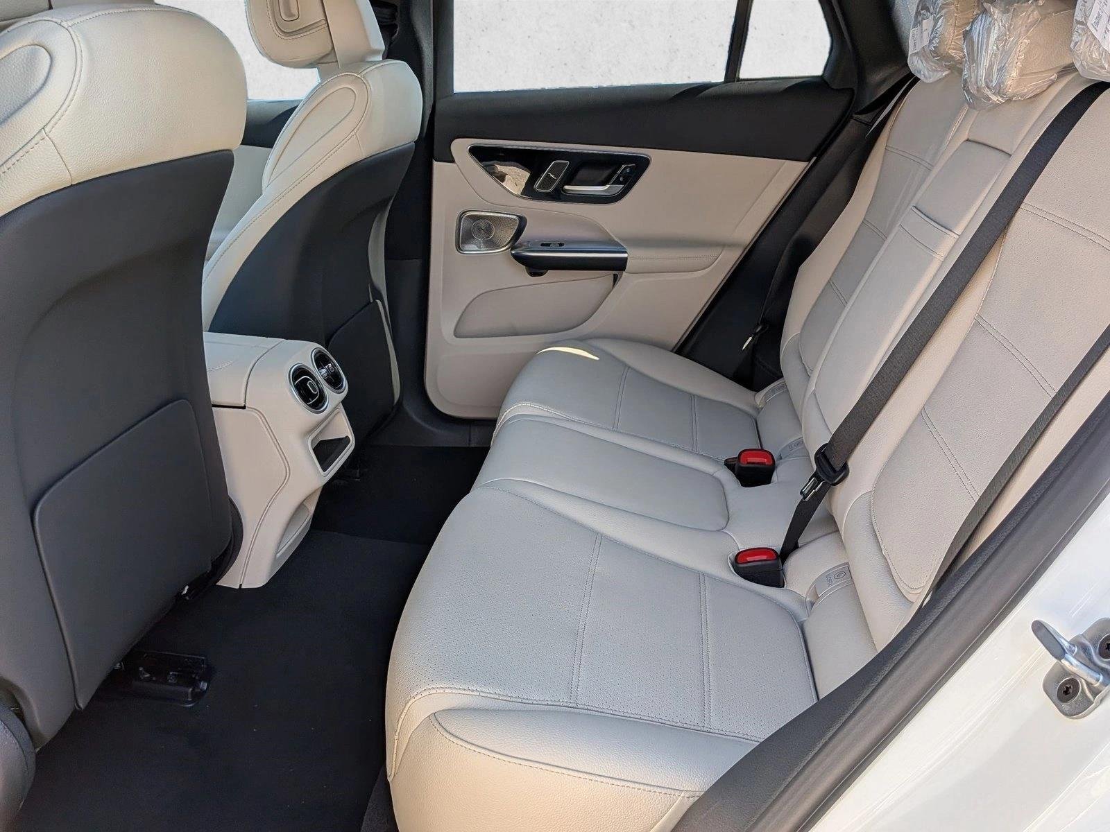 New 2026 Polar White Mercedes-Benz GLC300 image 18