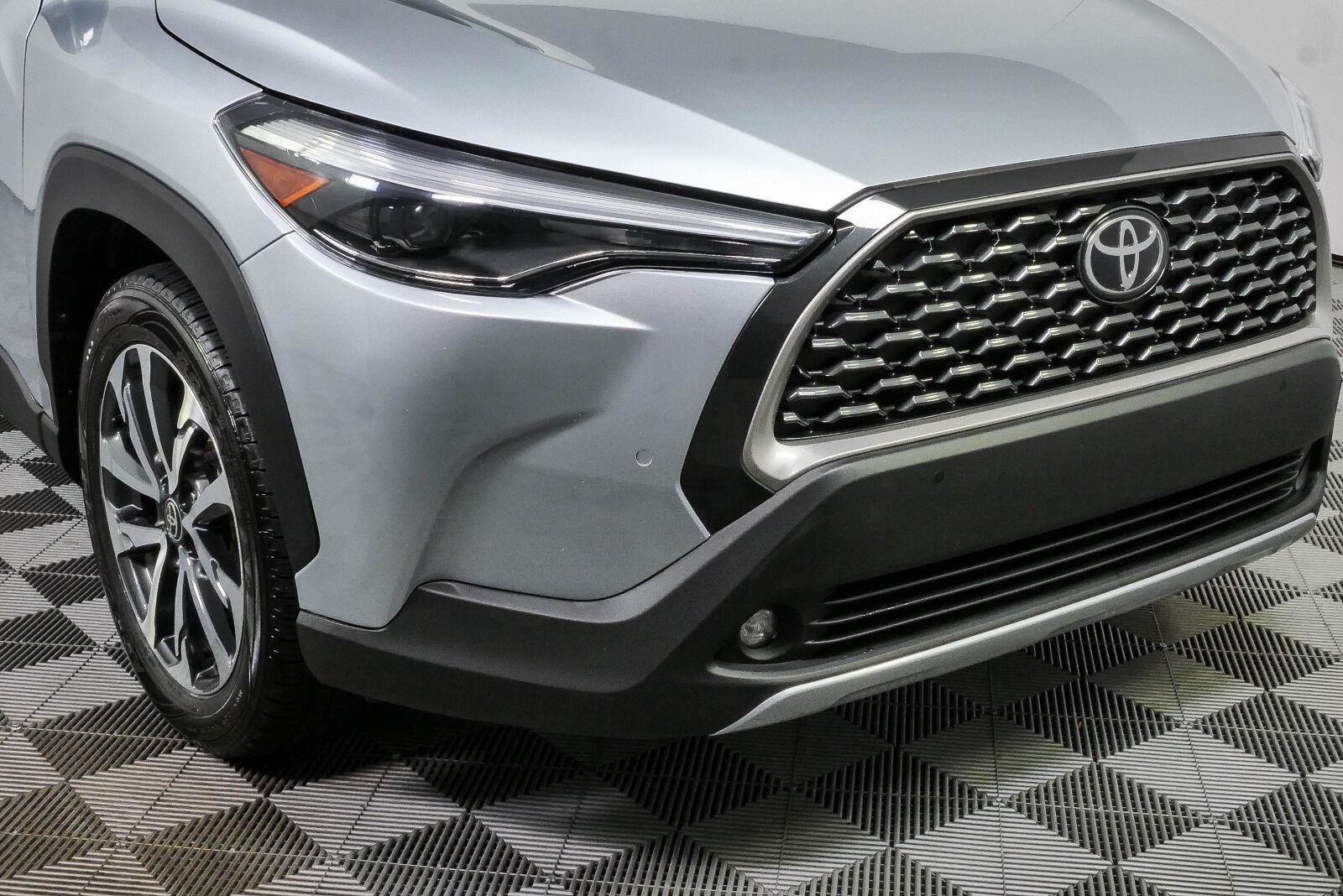 Used 2025 Sonic Silver Toyota XLE image 34