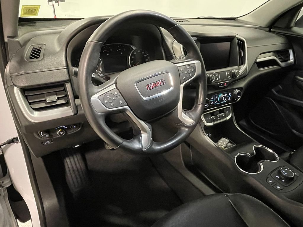Used 2022 White GMC SLT image 21
