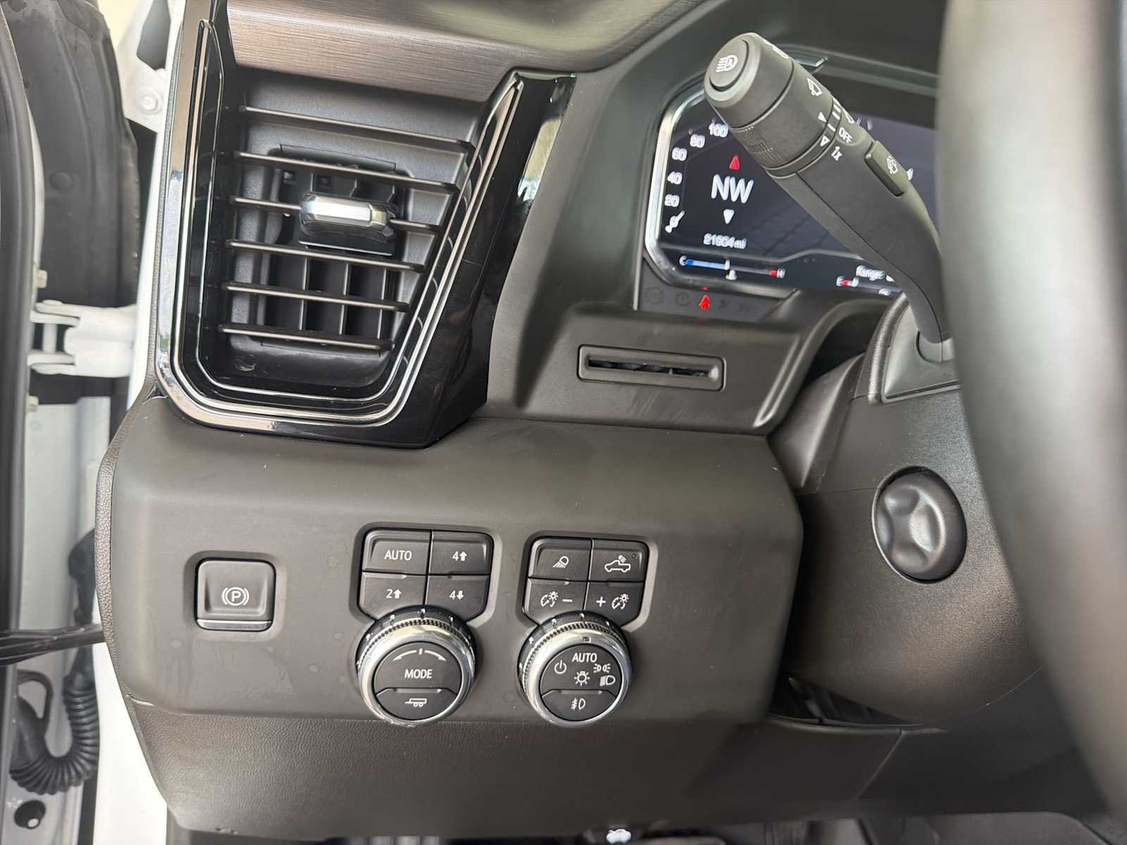 Used 2025 Summit White GMC AT4 image 18