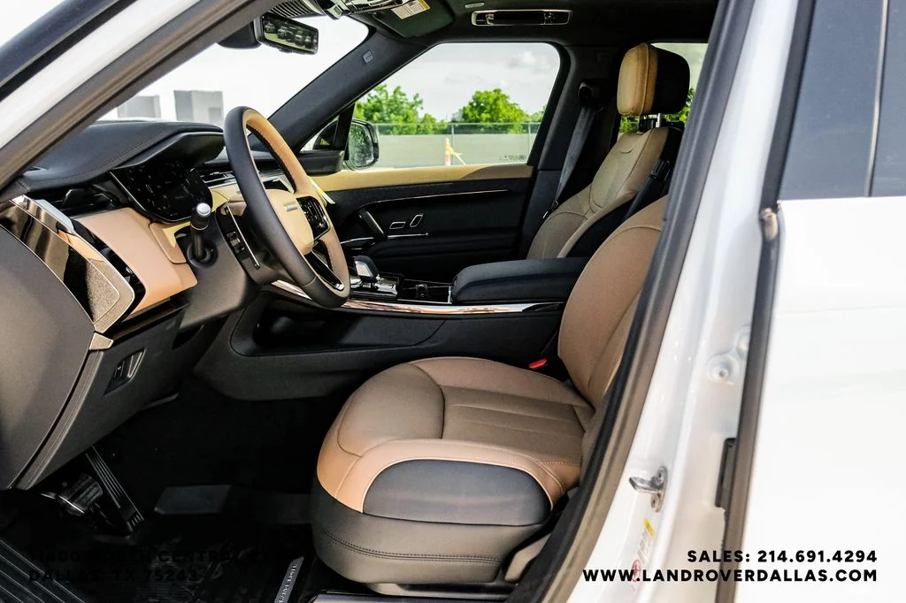 New 2026 Fuji White Land Rover Dynamic SE image 29