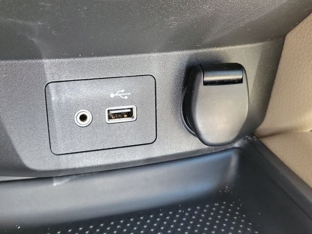 Used 2018 White Nissan SV image 28