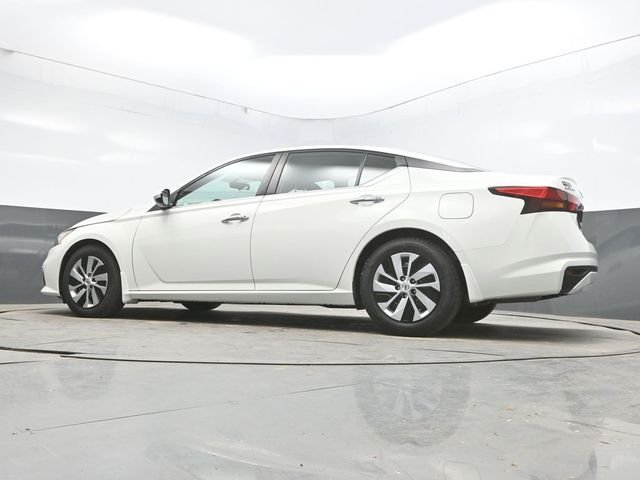 Used 2020 White Nissan 2.5 S image 40