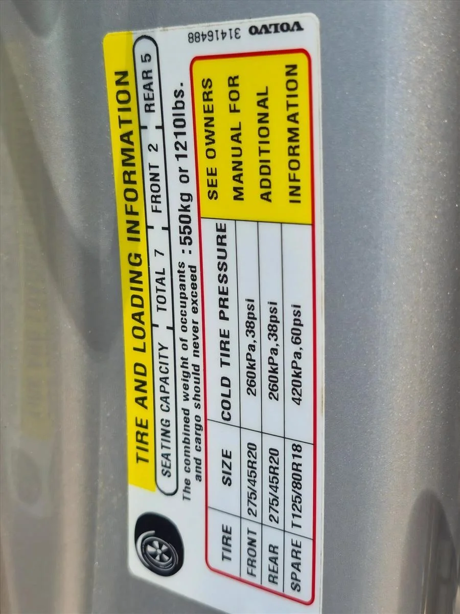 Used 2020 Bright Silver Metallic Volvo Momentum image 14