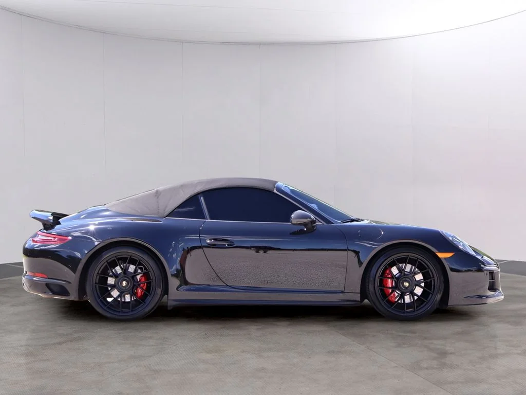 Used 2017  Porsche  image 9