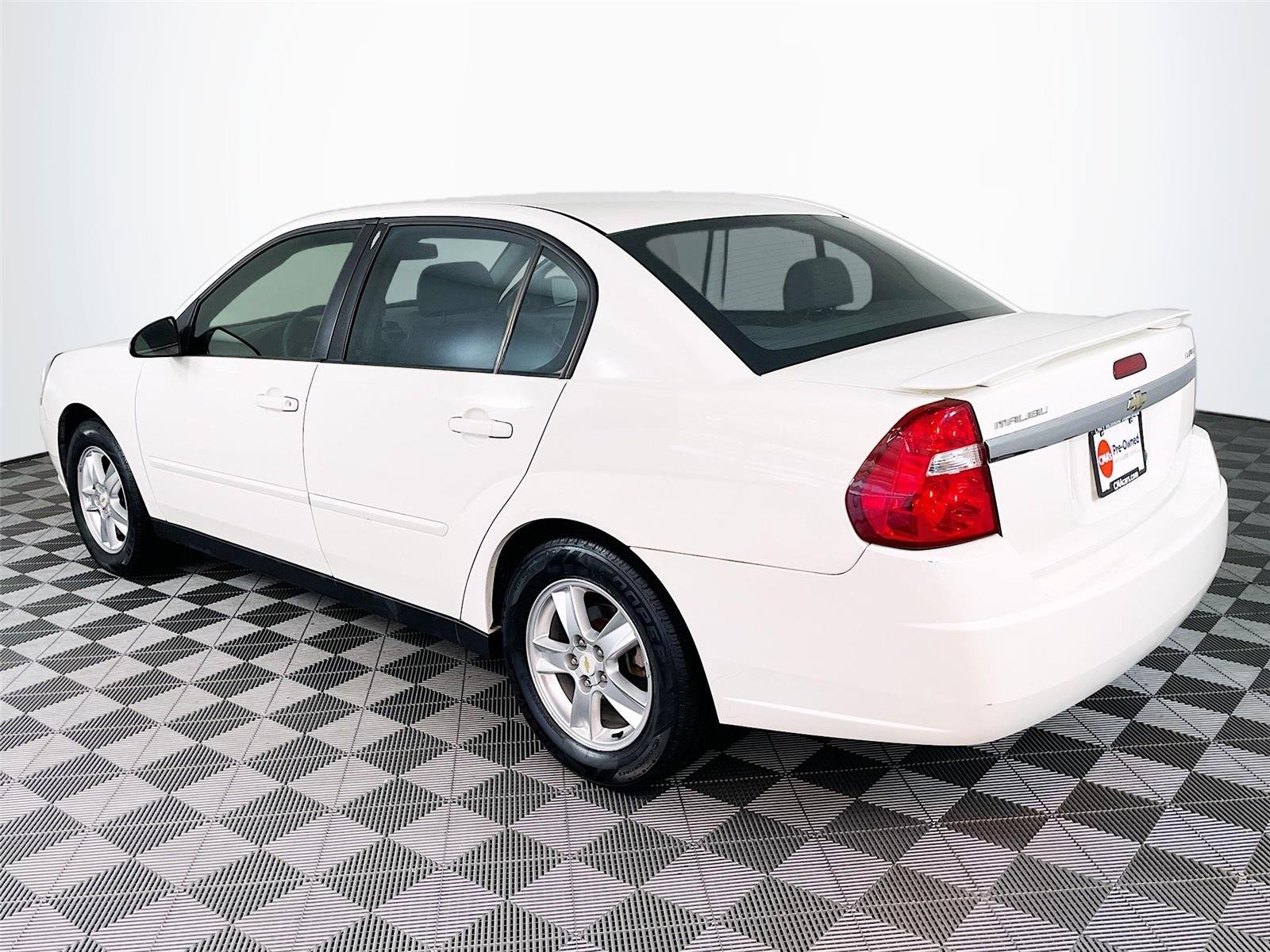 Used 2005 White Chevrolet LS image 6