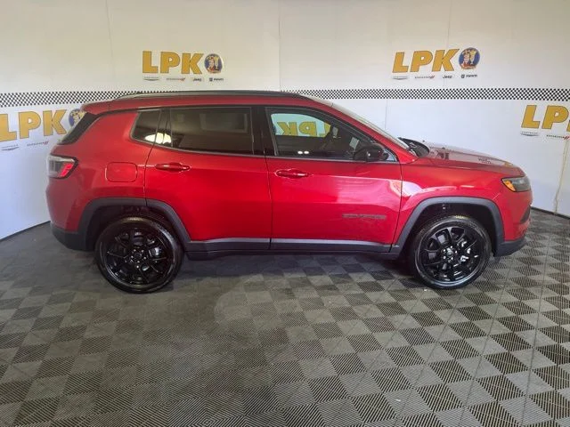 New 2026 Red Hot Pearl-Coat Exterior Paint Jeep Latitude image 2