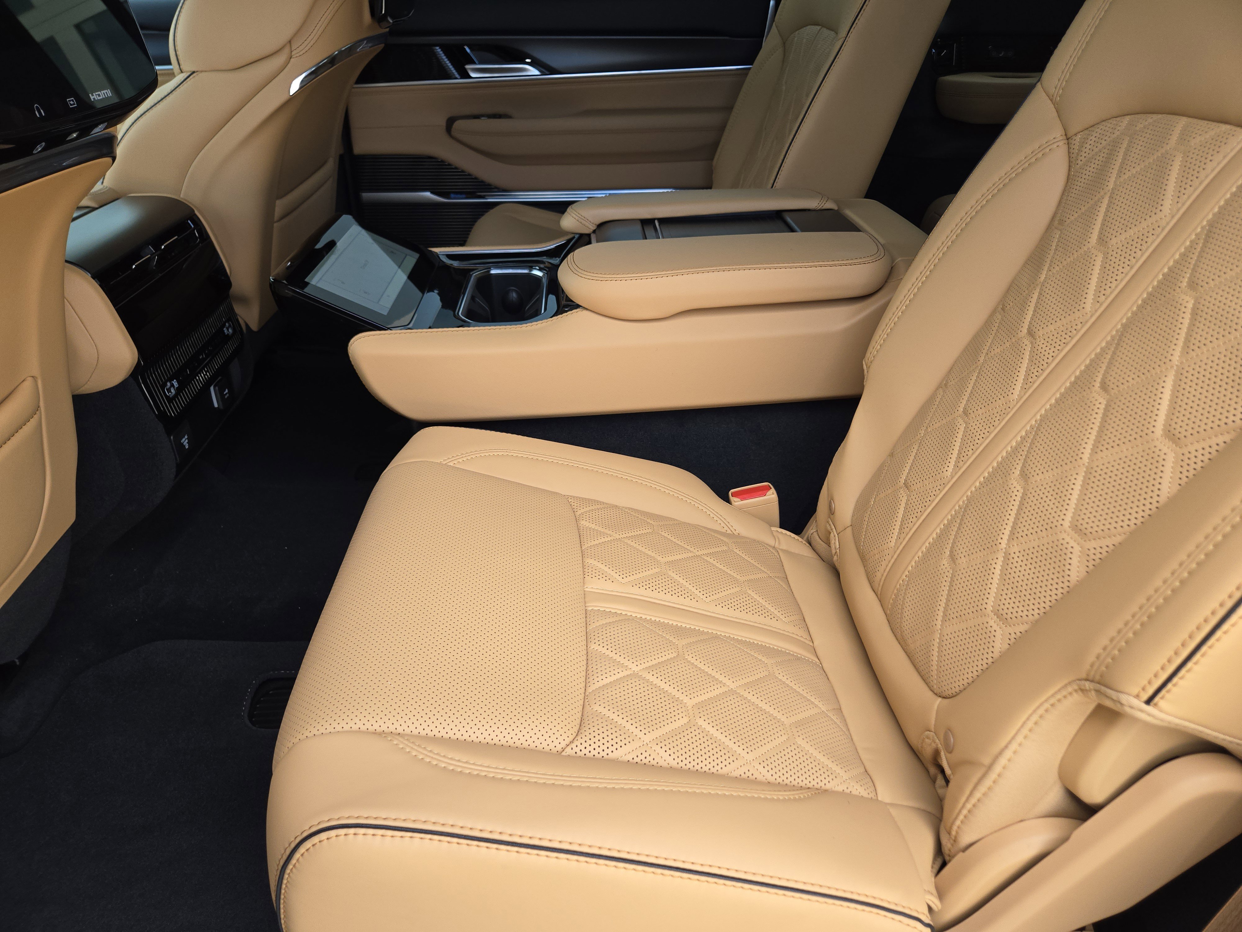 New 2026 High Gloss Black Exterior Paint Jeep Summit Reserve image 21
