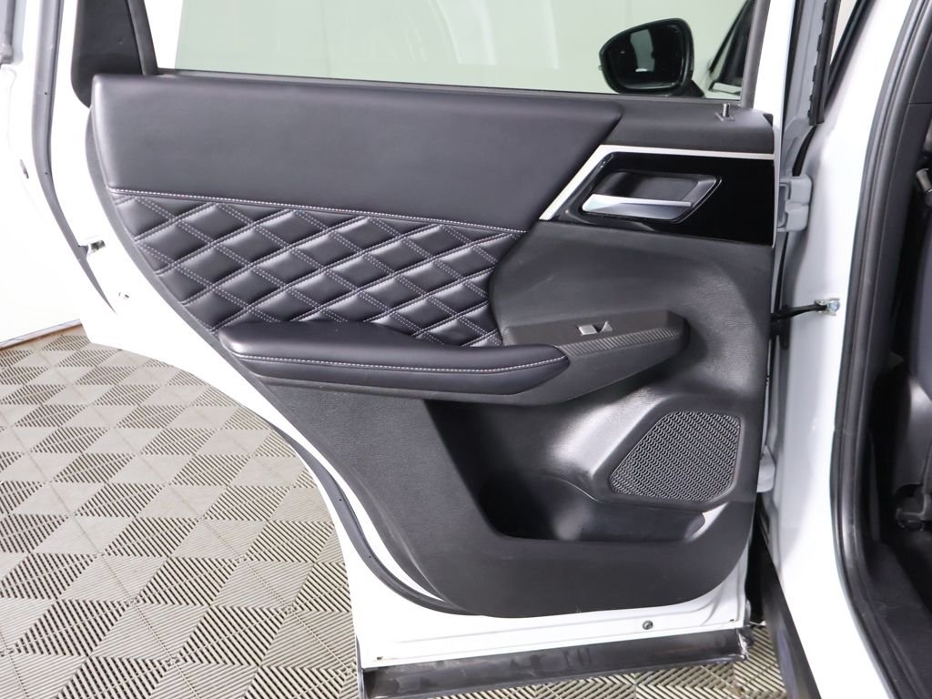 Used 2022 White Mitsubishi SEL image 27