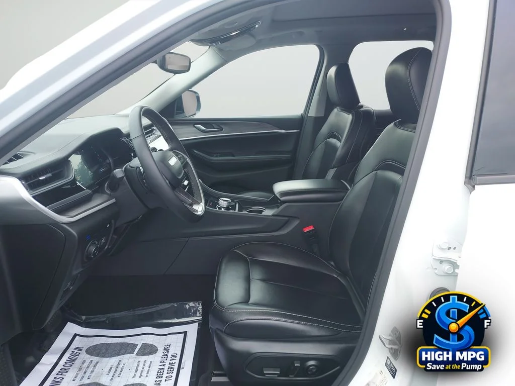 Used 2024 White Jeep 4xe image 30