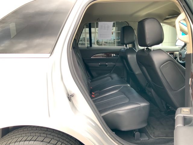 Used 2014 Silver Lincoln Base image 18