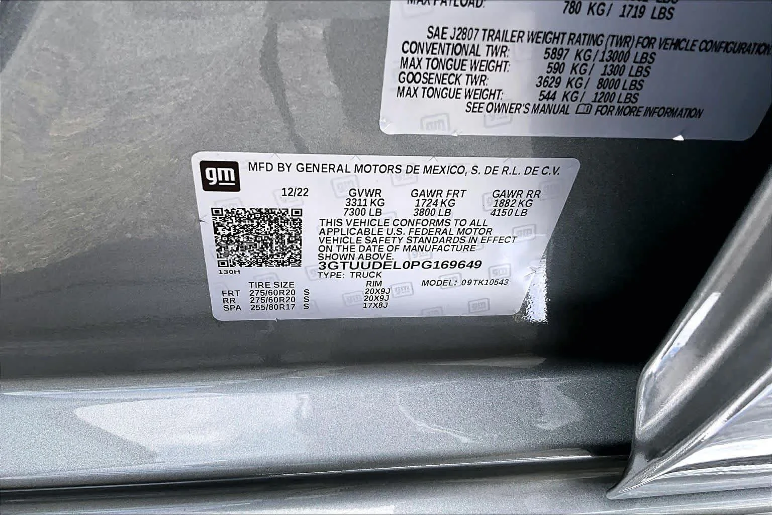 Used 2023 Sterling Metallic GMC SLT image 35