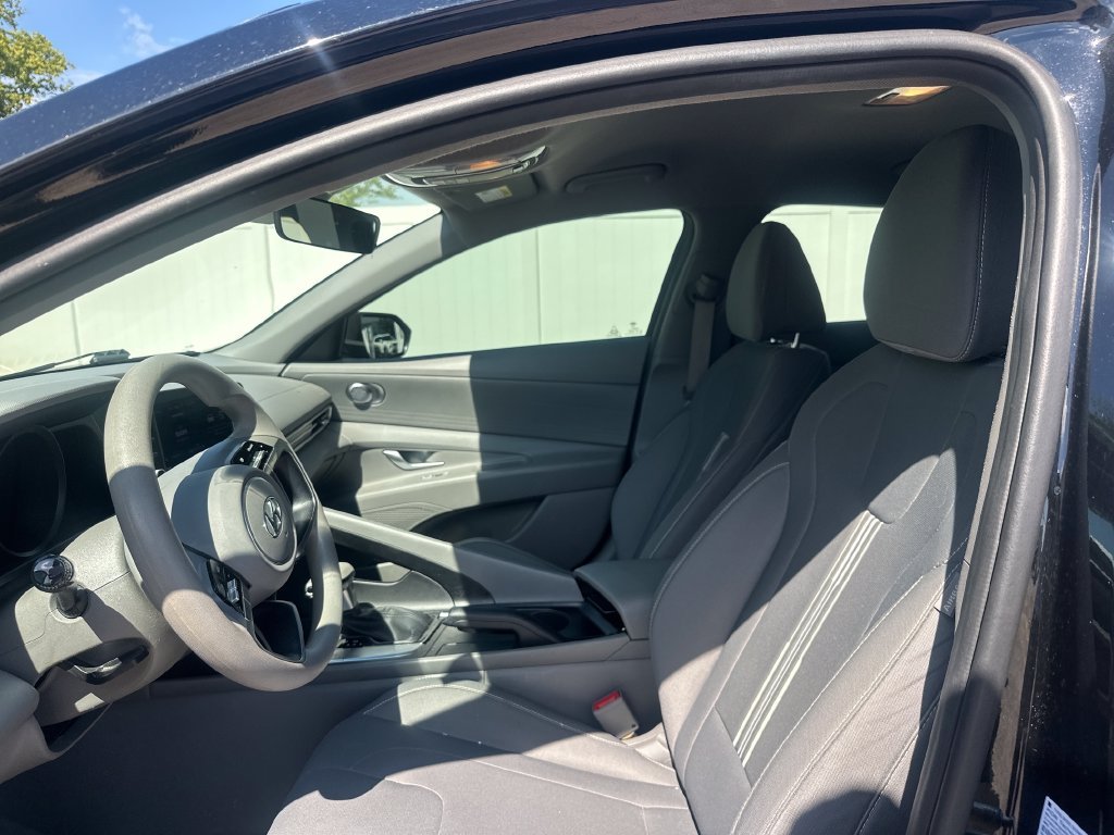 Used 2023 Phantom Black Hyundai SEL image 39
