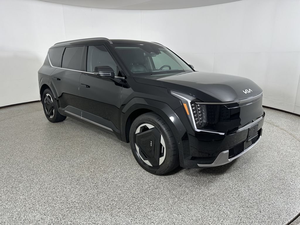 Used 2024 Black Kia Land image 4