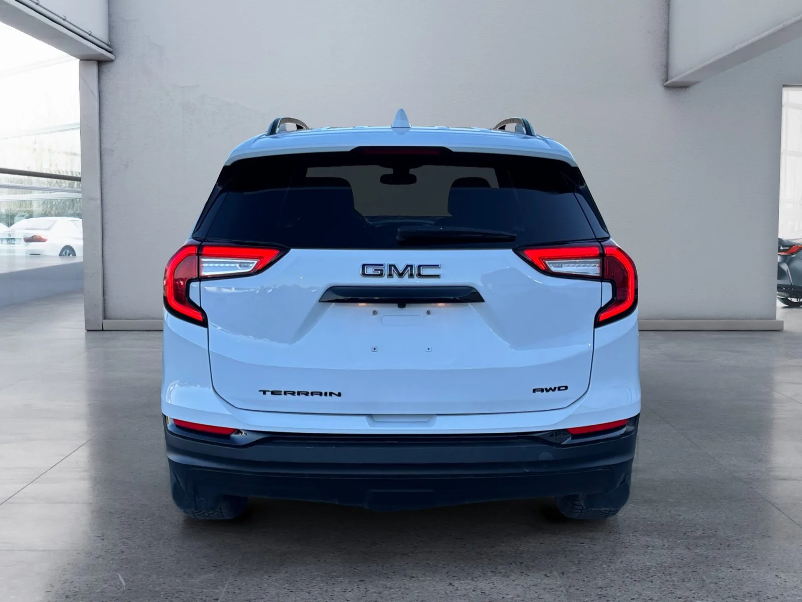 Used 2024 Summit White GMC SLE image 4